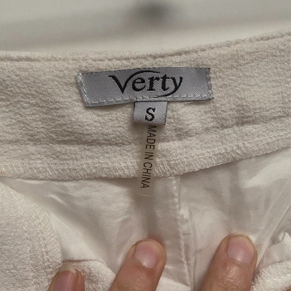 Verty Super Cute White Shots with Bows! Sz S - Picture 7 of 9